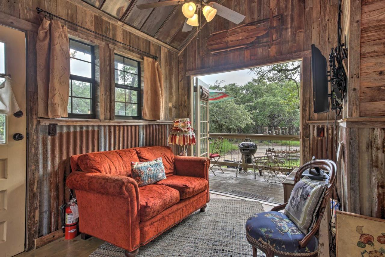 Snuggle Inn Wimberley Cabin With Fire Pit And Deck Exterior photo