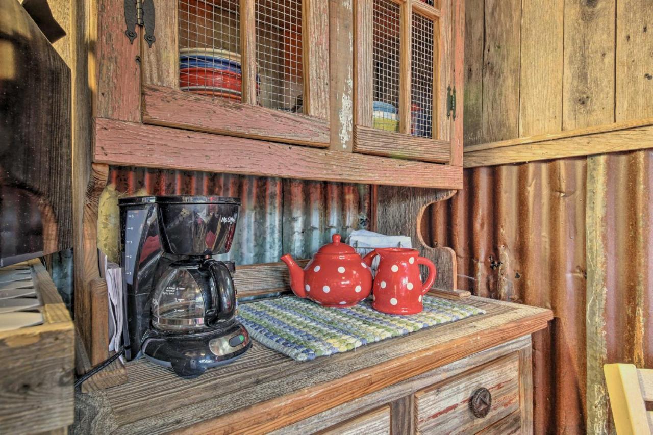 Snuggle Inn Wimberley Cabin With Fire Pit And Deck Exterior photo